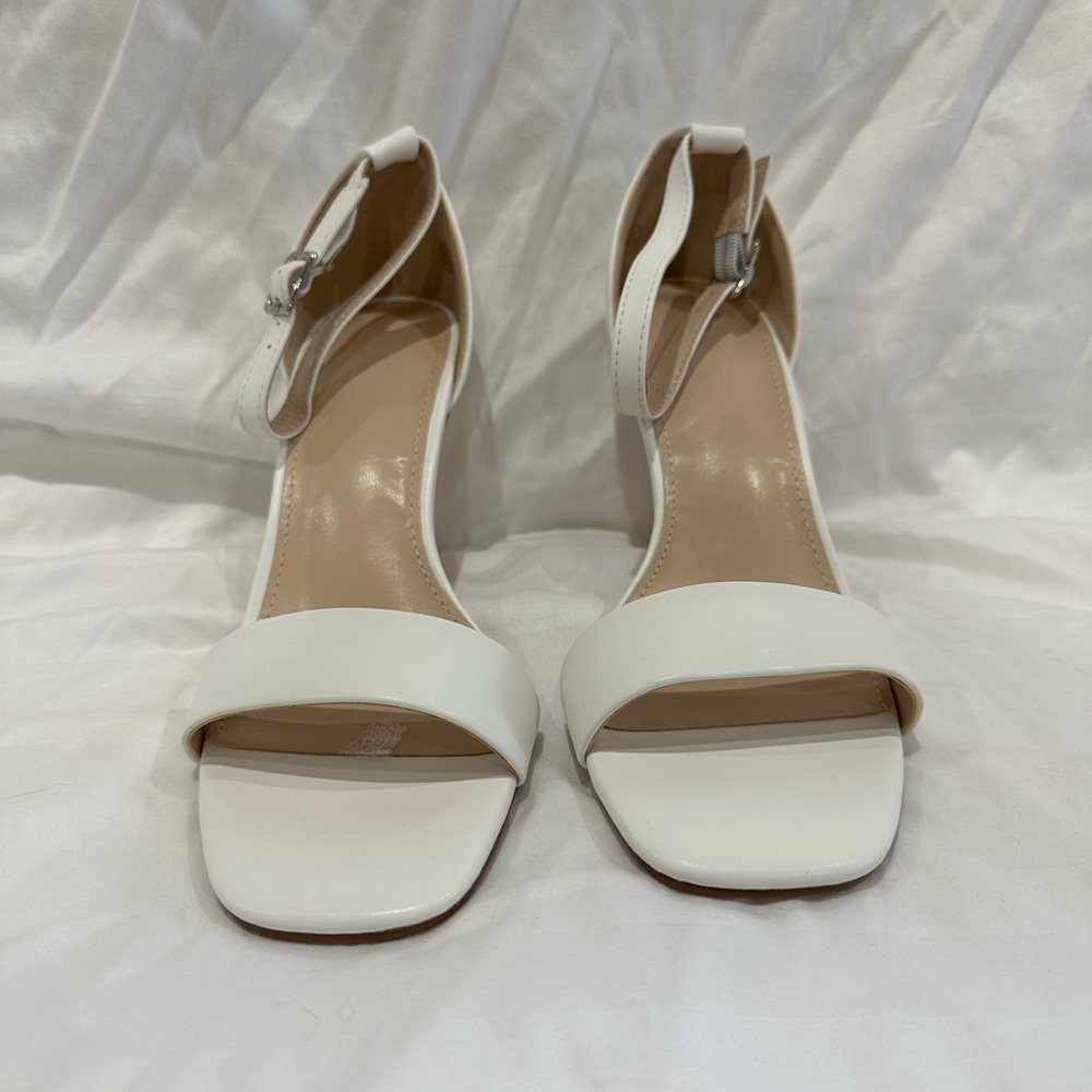 Ermonn white kitten heels 6.5
